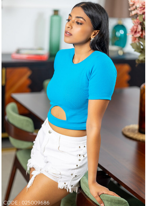 FRONT DETAIL BLUE TOP